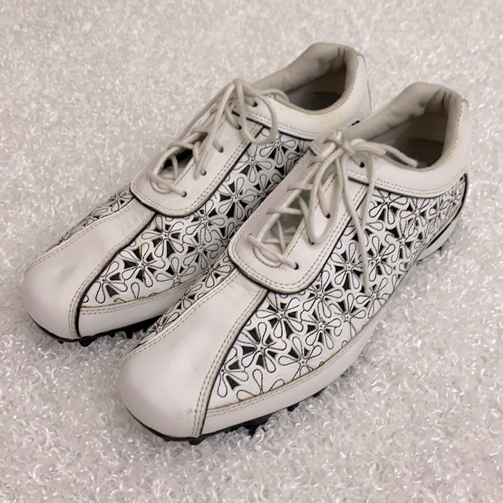 FootJoy. LoPro. EUC Ladies Size 8 1/2 Golf Shoes